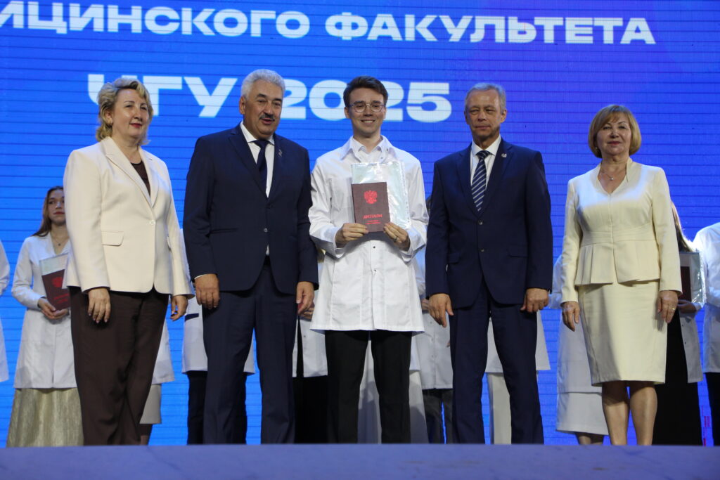 Торжественная церемония вручения диплома врача - выпускника медицинского факультета ЧГУ 2025 (Фоторепортаж)